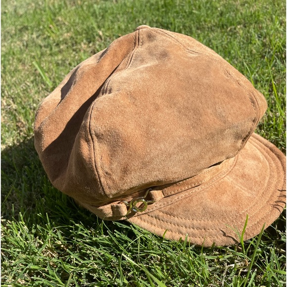 Women’s Suede “Newsboy” Hat - Picture 2 of 3